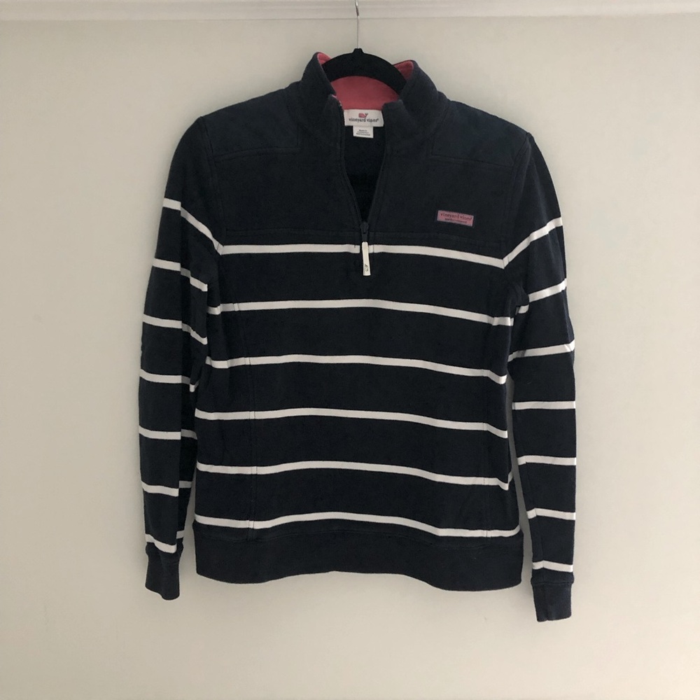 Vineyard Vines navy/white striped shep shirt.
Size medium